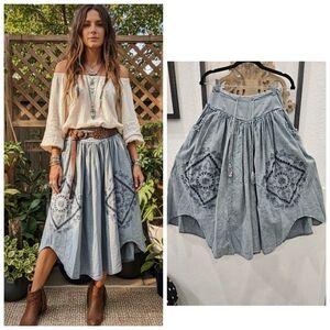 Oli & Hali Embroidered Cropped Pants